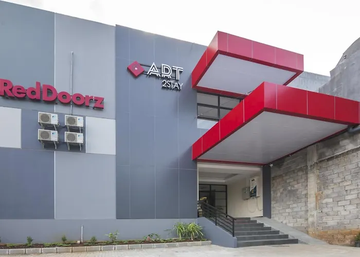 RedDoorz Plus near Ronggowarsito Museum Semarang