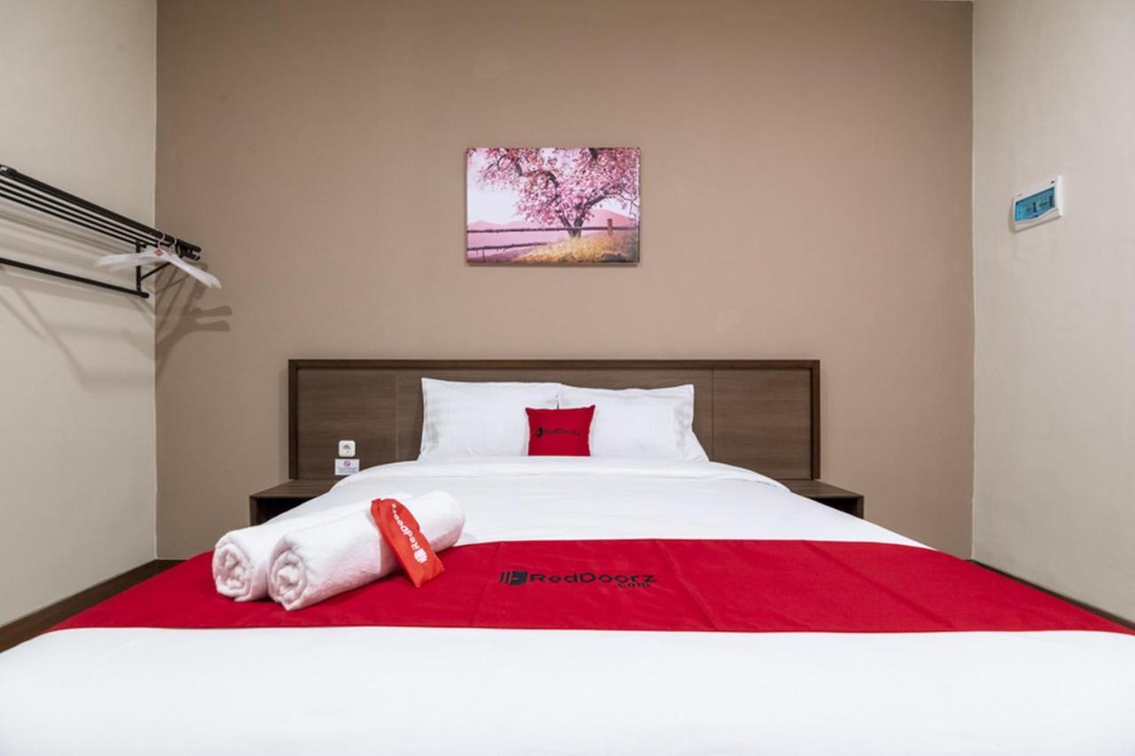 Wisma tamu Reddoorz Near Ronggowarsito Museum 2*